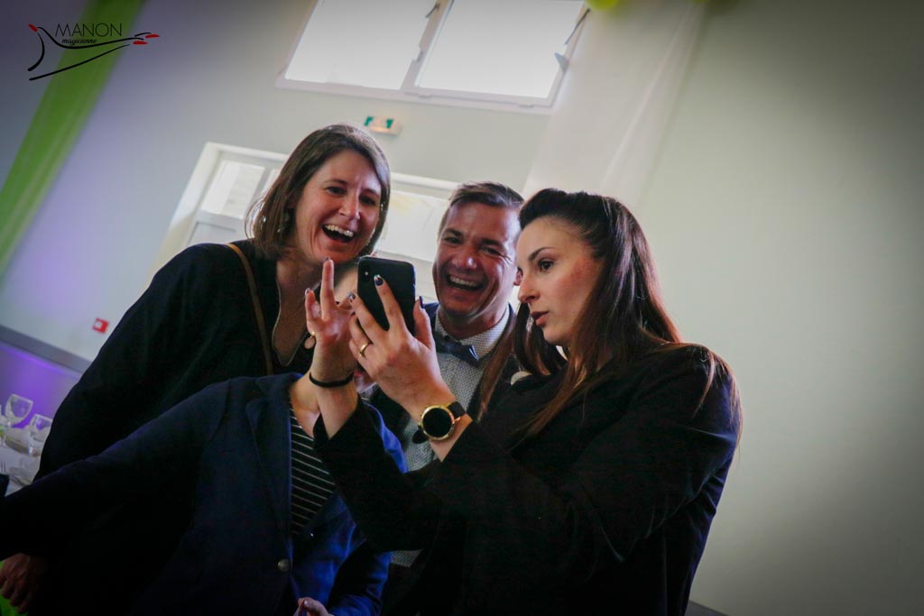 Animation magie mariage – Manon Castello enchante les convives