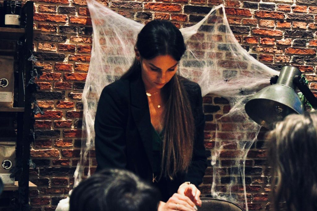 Spectacle de magie spécial Halloween avec ambiance et décors